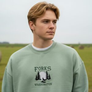 Forks Washington Wolf Forest Men's Embroidered Sweatshirt - Muted Sage Green